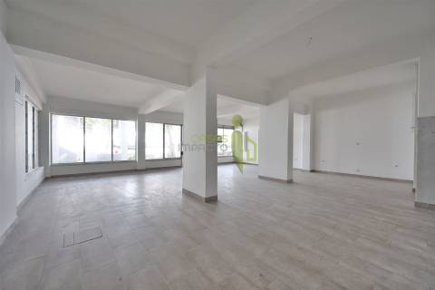 Loja para Venda em Carnaxide | 145 m² de Potencial para o Seu Negócio