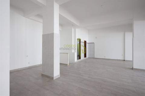 Loja para Venda em Carnaxide | 145 m² de Potencial para o Seu Negócio