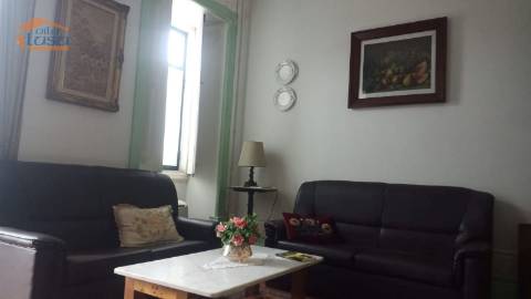 Moradia T4 renovada no centro da Vila