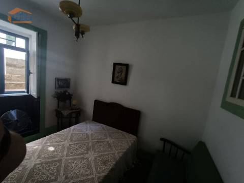 Moradia T4 renovada no centro da Vila