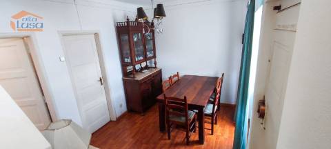 Moradia Geminada no Bairro da Encarnação para remodelar