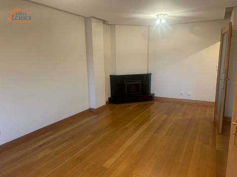 Apartamento T2 Suite Edifício Alamo ao Hospital São João lugar de garagem e arrumos