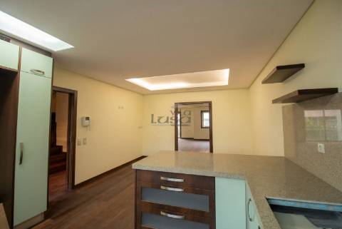 Moradia Nova T4 Centro de Vila Nova de Gaia garagem para 3 carros 
