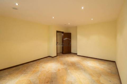 Moradia Nova T4 Centro de Vila Nova de Gaia garagem para 3 carros 