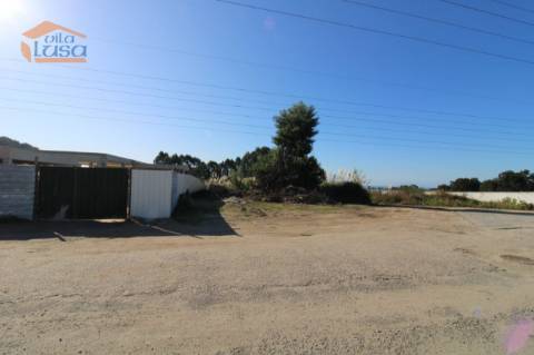 Terreno com 12.317 m2 no centro dos Carvalhos para a construção de 13 moradias Térreas de 4 Frentes