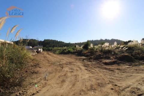 Terreno com 12.317 m2 no centro dos Carvalhos para a construção de 13 moradias Térreas de 4 Frentes