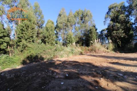 Terreno com 2.319,70 m2 no centro dos Carvalhos para a construção de moradia de 4 Frentes