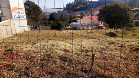 Excelente oportunidade de investimento! Temos disponível para venda um terreno urbano com três frentes. 
