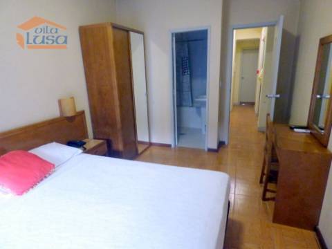 Prédio no Porto destinado a Hotel com 20 quartos a Funcionar