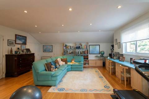 Oportunidade Imperdível! Moradia 4 Frentes com Jardim T5, 2 suítes em Mafamude, Vila Nova de Gaia