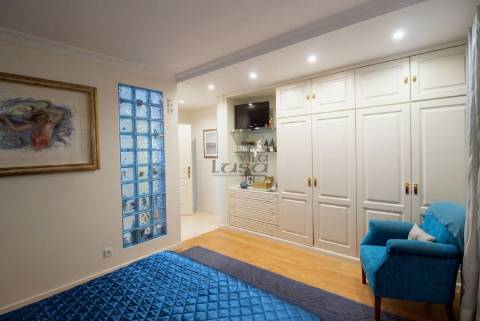 Oportunidade Imperdível! Moradia 4 Frentes com Jardim T5, 2 suítes em Mafamude, Vila Nova de Gaia
