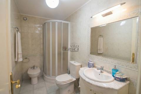 Oportunidade Imperdível! Moradia 4 Frentes com Jardim T5, 2 suítes em Mafamude, Vila Nova de Gaia