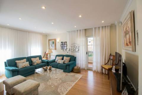 Oportunidade Imperdível! Moradia 4 Frentes com Jardim T5, 2 suítes em Mafamude, Vila Nova de Gaia
