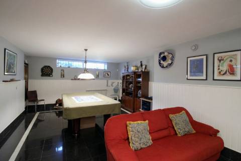 Oportunidade Imperdível! Moradia 4 Frentes com Jardim T5, 2 suítes em Mafamude, Vila Nova de Gaia