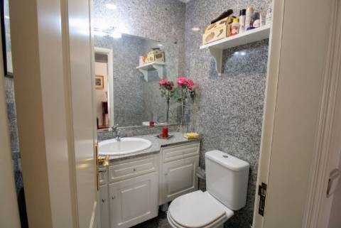 Oportunidade Imperdível! Moradia 4 Frentes com Jardim T5, 2 suítes em Mafamude, Vila Nova de Gaia