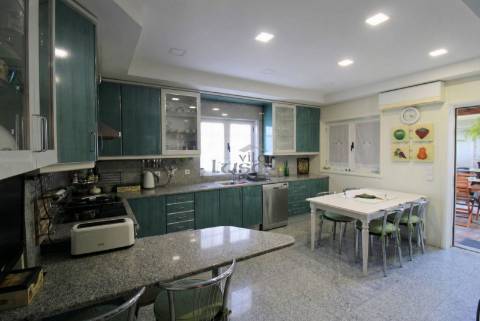 Oportunidade Imperdível! Moradia 4 Frentes com Jardim T5, 2 suítes em Mafamude, Vila Nova de Gaia