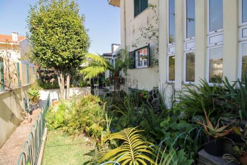 Oportunidade Imperdível! Moradia 4 Frentes com Jardim T5, 2 suítes em Mafamude, Vila Nova de Gaia