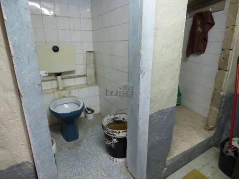 Armazém para venda no Candal  Santa Marinha, Vila Nova de Gaia