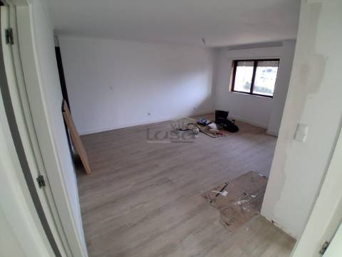 Apartamento T2 remodelado em Rio Tinto -Santegãos