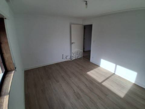 Apartamento T2 remodelado em Rio Tinto -Santegãos