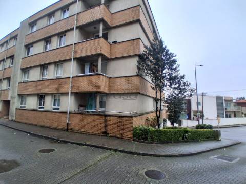 T3 renovado com lugar de garagem em Baguim do Monte Gondomar