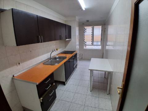 T3 renovado com lugar de garagem em Baguim do Monte Gondomar