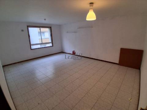 T3 renovado com lugar de garagem em Baguim do Monte Gondomar