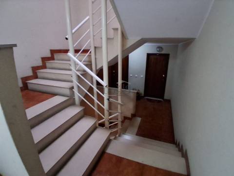 T3 renovado com lugar de garagem em Baguim do Monte Gondomar