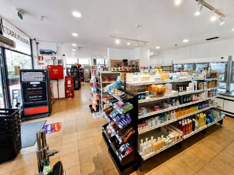 Venda de Espaço Comercial com Supermercado em Funcionamento na Praia da Rocha