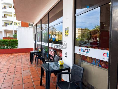 Venda de Espaço Comercial com Supermercado em Funcionamento na Praia da Rocha