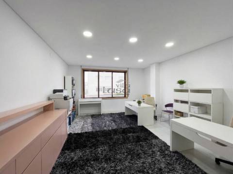 Espaço comercial com 451 m², localizado em Vilar de Andorinho, Vila Nova de Gaia,