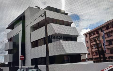 T3 com Varanda de 48,16m2 e Gar. fechada p/ 2 carros 28,77m2, em Gondomar