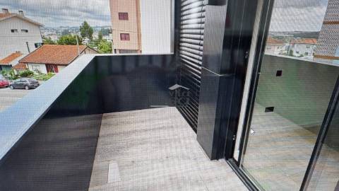T4 com Varanda de 48,40m2 em Gondomar