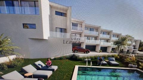Moradia T3 (2 frentes), condomínio com piscina em Gondomar