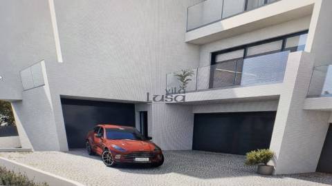 Moradia T3 (2 frentes), condomínio com piscina em Gondomar