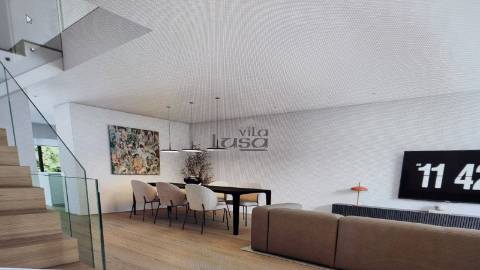 Moradia T3 (2 frentes), condomínio com piscina em Gondomar