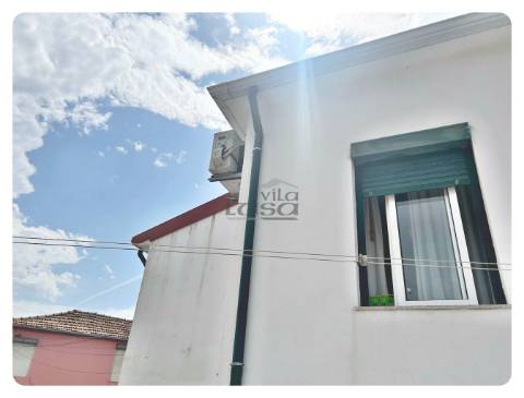 Moradia Bifamiliar T2+T2 Terreno generoso Valbom Gondomar