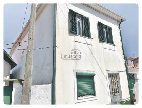 Moradia Bifamiliar T2+T2 Terreno generoso Valbom Gondomar