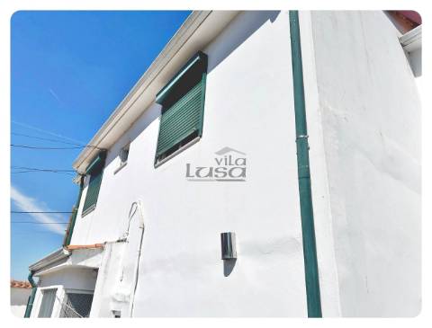 Moradia Bifamiliar T2+T2 Terreno generoso Valbom Gondomar