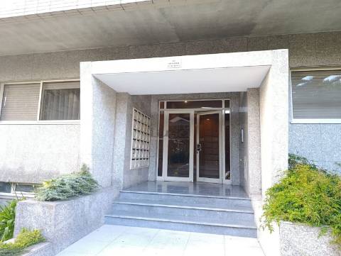 Apartamento T2+1 na Madalena 