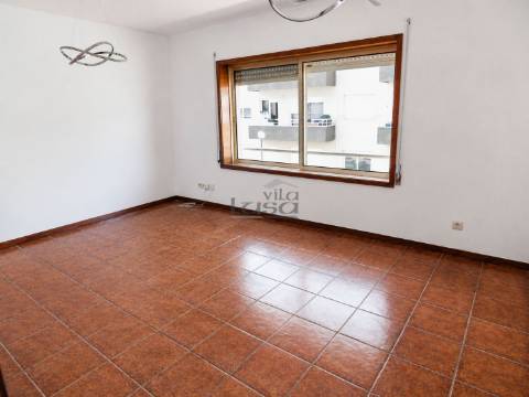 T2 Rua da Bélgica totalmente renovado, com 2 frentes, lugar de garagem