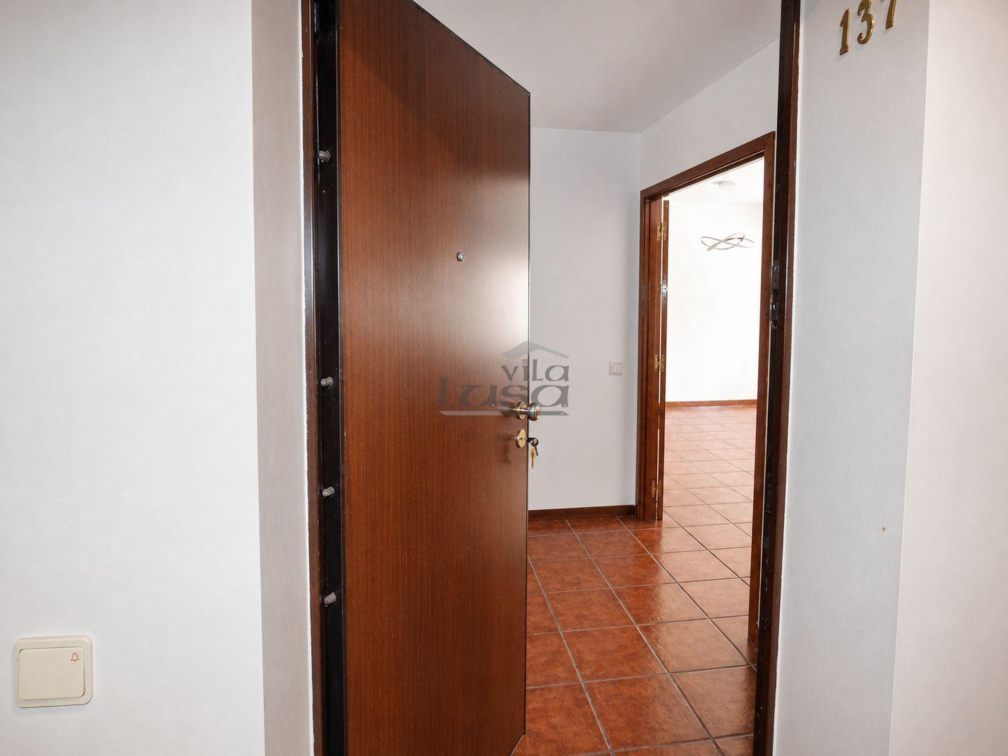 T2 Rua da Bélgica totalmente renovado, com 2 frentes, lugar de garagem