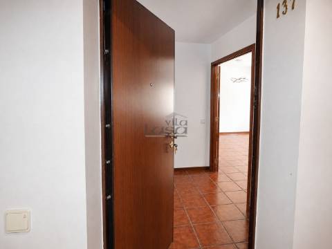 T2 Rua da Bélgica totalmente renovado, com 2 frentes, lugar de garagem
