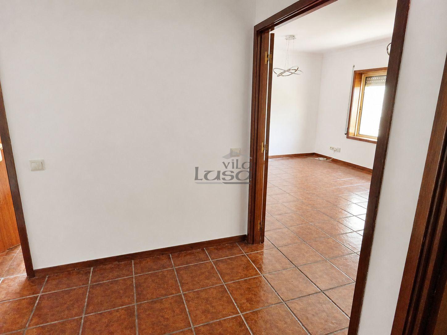 T2 Rua da Bélgica totalmente renovado, com 2 frentes, lugar de garagem