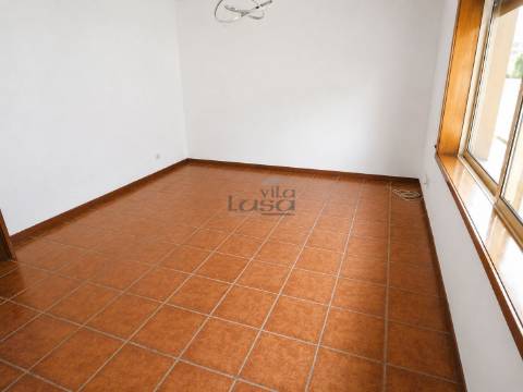 T2 Rua da Bélgica totalmente renovado, com 2 frentes, lugar de garagem