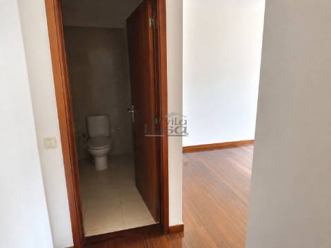 T2 Rua da Bélgica totalmente renovado, com 2 frentes, lugar de garagem
