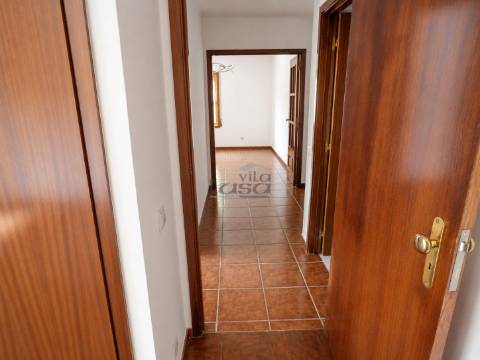T2 Rua da Bélgica totalmente renovado, com 2 frentes, lugar de garagem