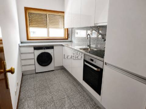 T2 Rua da Bélgica totalmente renovado, com 2 frentes, lugar de garagem