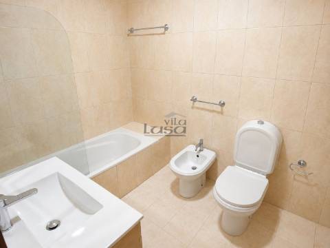 T2 Rua da Bélgica totalmente renovado, com 2 frentes, lugar de garagem