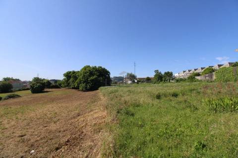 Terreno com 7.813 m² no Centro de Oliveira do Douro | Vila Nova de Gaia